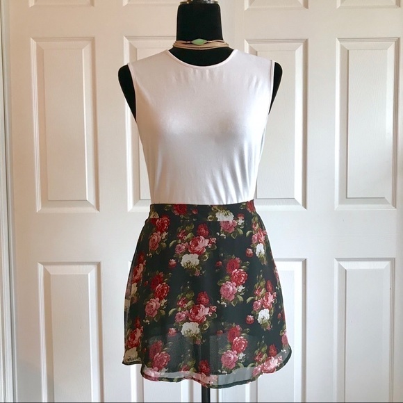 Tobi Black Floral A-line Mini Circle Skirt - Picture 2 of 8